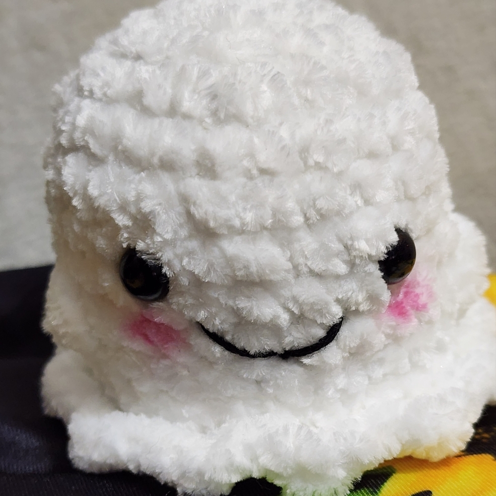 Crochet Mini Ghost - Picture 2 of 4